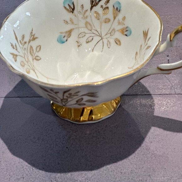 QUEEN ANNE Bone China vintage tea cup from 1950's - Picture 3 of 6